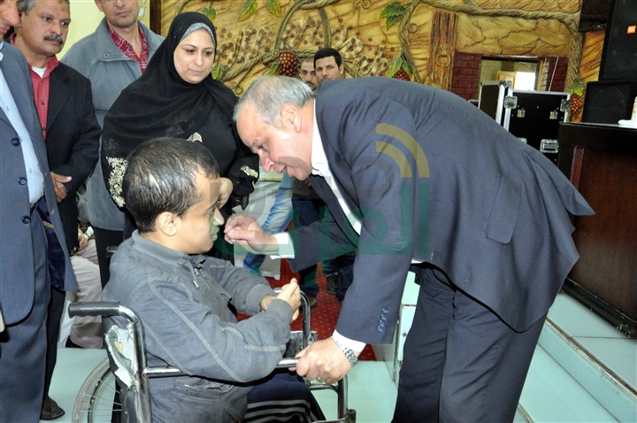 بالصور.. محافظ القليوبية الجديد يتغاضى عن وجود حاشية المحافظ السابق دون سند قانونى بالصور.. محافظ القليوبية الجديد يتغاضى عن وجود حاشية المحافظ السابق دون سند قانونى