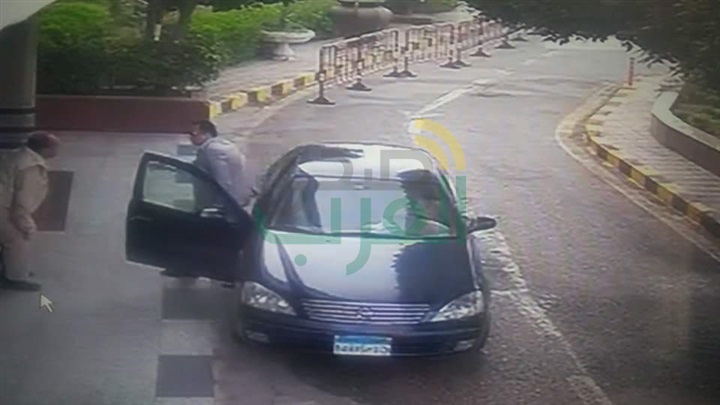بالصور.. محافظ القليوبية الجديد يتغاضى عن وجود حاشية المحافظ السابق دون سند قانونى بالصور.. محافظ القليوبية الجديد يتغاضى عن وجود حاشية المحافظ السابق دون سند قانونى