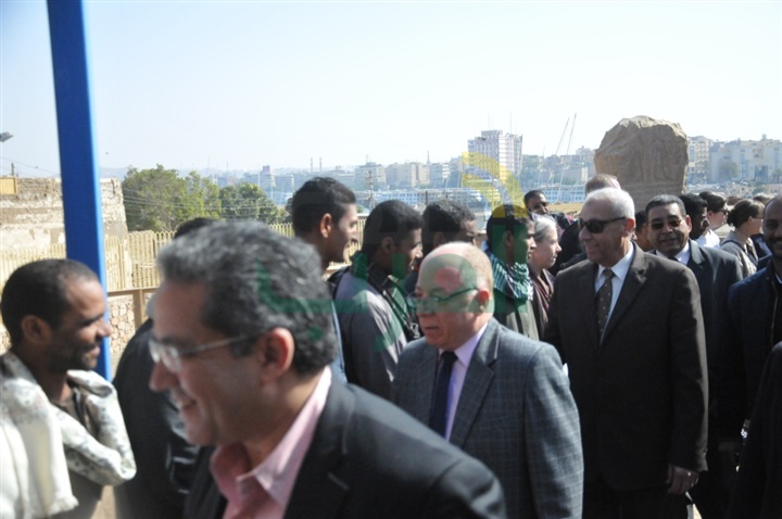 بالصور.. وزير الأثار والمحافظ يفتتحان متحف الحفائر بأسوان