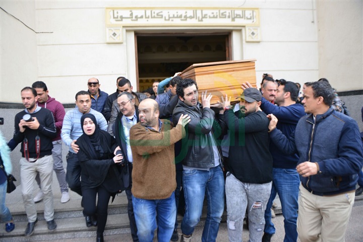 بالصور.. نجوم الفن يشيعون جنازة صلاح رشوان بالصور.. نجوم الفن يشيعون جنازة صلاح رشوان