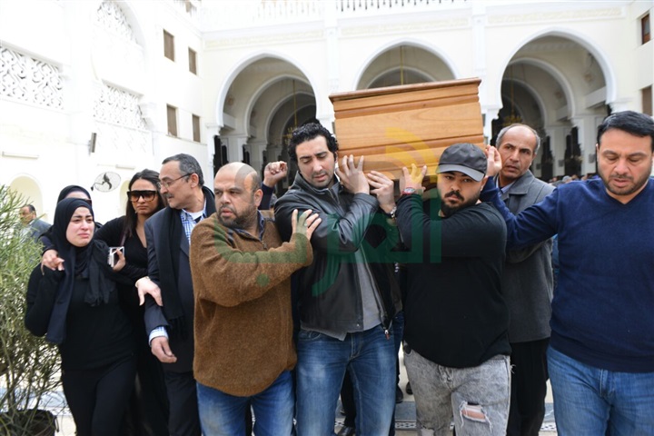 بالصور.. نجوم الفن يشيعون جنازة صلاح رشوان بالصور.. نجوم الفن يشيعون جنازة صلاح رشوان