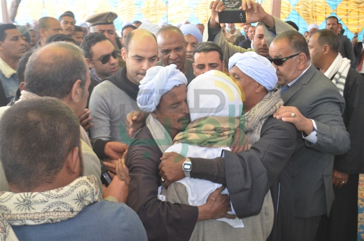 بالصور: محافظ قنا يشهد جلسة صلح القودة بين أبناء العمومة عائلة العويجات