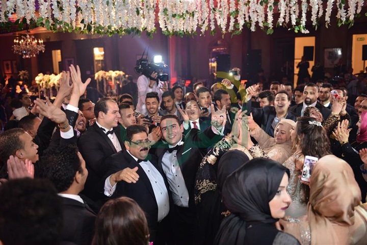 بالصور.. حكيم وأحمد سعد يشعلان حفل زفاف محمد ونادية بالصور.. حكيم وأحمد سعد يشعلان حفل زفاف محمد ونادية