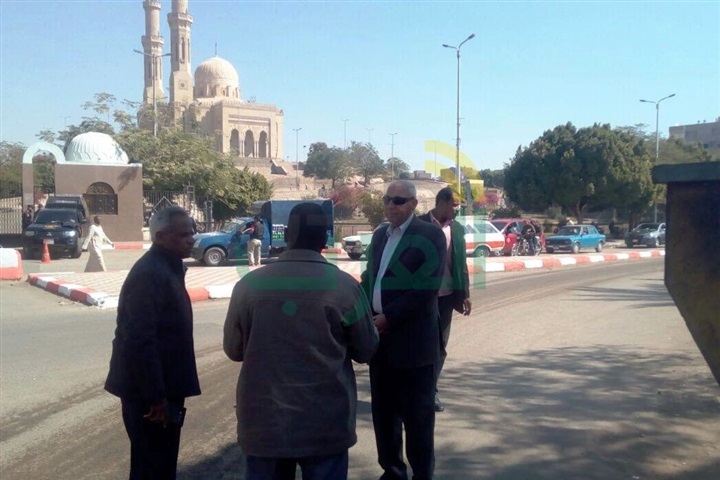 جولة مفاجئة لمجدى حجازى بشوارع وأحياء مدينة أسوان  