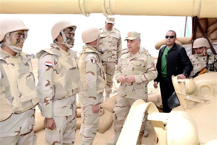 بالصور.. رئيس الأركان يتفقد إعداد وتدريب قوات الجيش الثانى الميداني