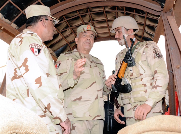 بالصور.. رئيس الأركان يتفقد إعداد وتدريب قوات الجيش الثانى الميداني