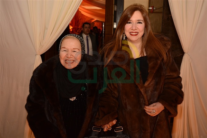 بالصور.. كبار رجال السياسة ونجوم الفن في زفاف عبد الله وساندي بالصور.. كبار رجال السياسة ونجوم الفن في زفاف عبد الله وساندي