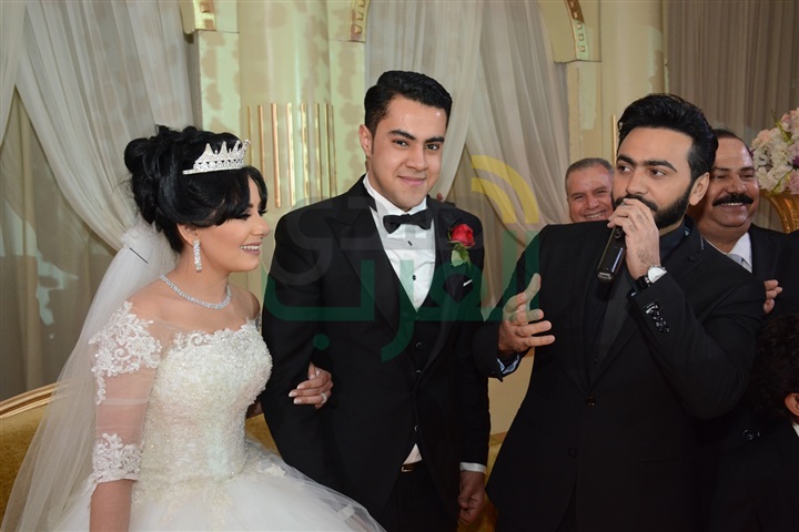 بالصور.. كبار رجال السياسة ونجوم الفن في زفاف عبد الله وساندي بالصور.. كبار رجال السياسة ونجوم الفن في زفاف عبد الله وساندي