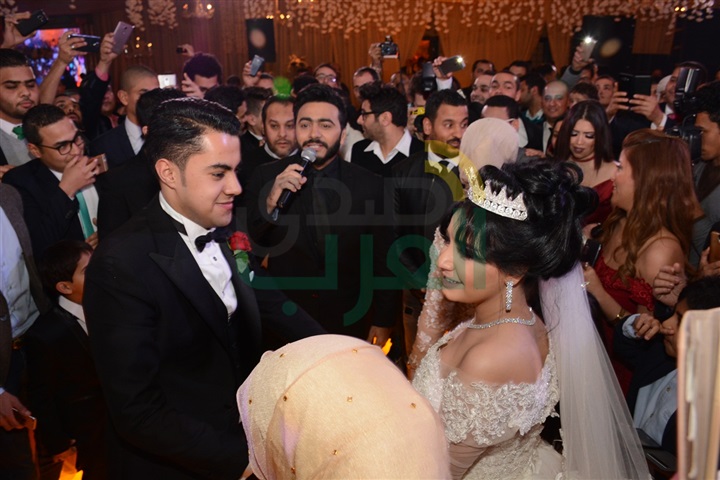 بالصور.. كبار رجال السياسة ونجوم الفن في زفاف عبد الله وساندي بالصور.. كبار رجال السياسة ونجوم الفن في زفاف عبد الله وساندي
