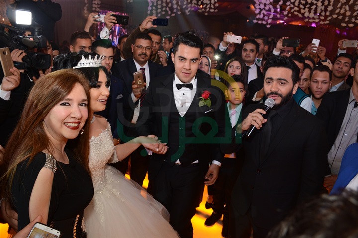 بالصور.. كبار رجال السياسة ونجوم الفن في زفاف عبد الله وساندي بالصور.. كبار رجال السياسة ونجوم الفن في زفاف عبد الله وساندي