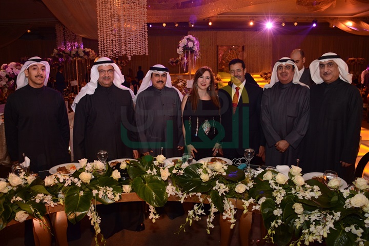 بالصور.. كبار رجال السياسة ونجوم الفن في زفاف عبد الله وساندي بالصور.. كبار رجال السياسة ونجوم الفن في زفاف عبد الله وساندي
