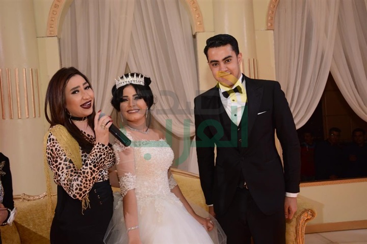 بالصور.. كبار رجال السياسة ونجوم الفن في زفاف عبد الله وساندي بالصور.. كبار رجال السياسة ونجوم الفن في زفاف عبد الله وساندي