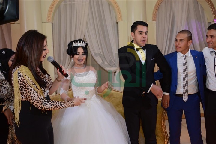 بالصور.. كبار رجال السياسة ونجوم الفن في زفاف عبد الله وساندي بالصور.. كبار رجال السياسة ونجوم الفن في زفاف عبد الله وساندي