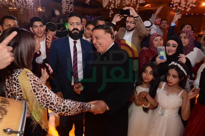 بالصور.. كبار رجال السياسة ونجوم الفن في زفاف عبد الله وساندي بالصور.. كبار رجال السياسة ونجوم الفن في زفاف عبد الله وساندي