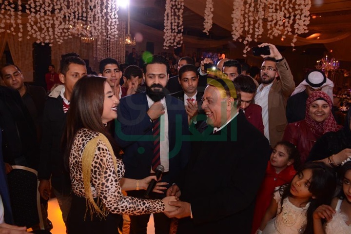 بالصور.. كبار رجال السياسة ونجوم الفن في زفاف عبد الله وساندي بالصور.. كبار رجال السياسة ونجوم الفن في زفاف عبد الله وساندي
