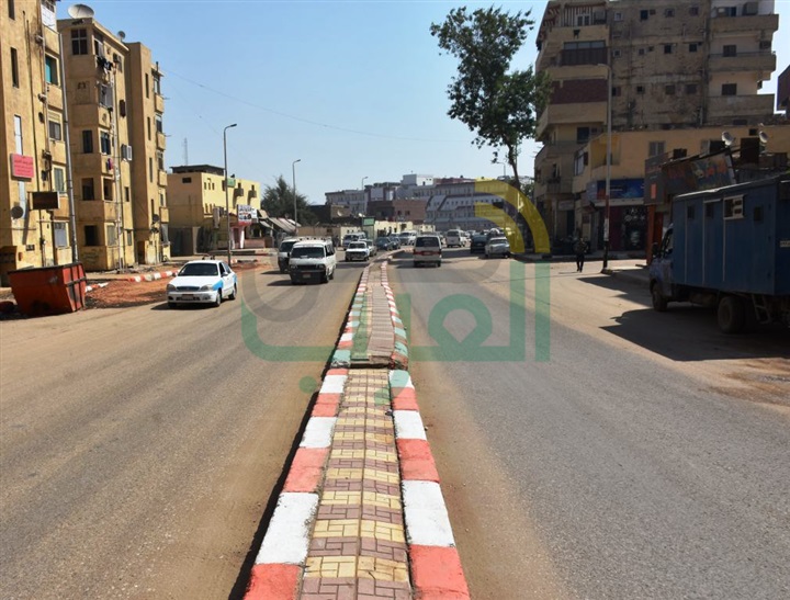 بالصور .. محافظ أسوان يتفقد أعمال التطوير والتجميل بالشوارع الداخلية بمدينة أسوان 