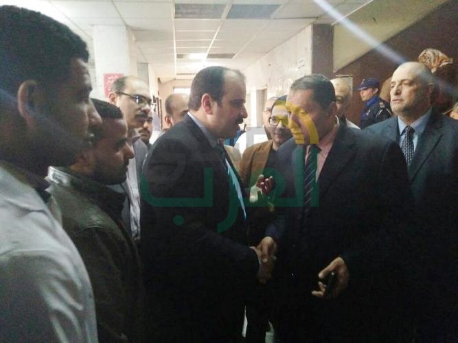 بالصور.. محافظ الشرقية يطمئن على الحالة الصحية للتلاميذ "المسموميين"