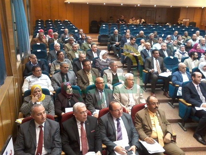 محافظ القليوبية يأمر بصرف إعانات للمهجرين من العريش