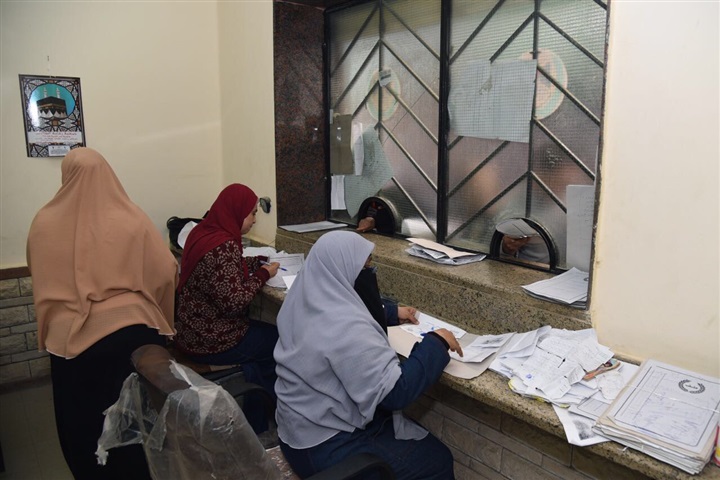 سلطان يكلف بتوزيع 4 آلاف بطاقة تموين لأهالي العامرية