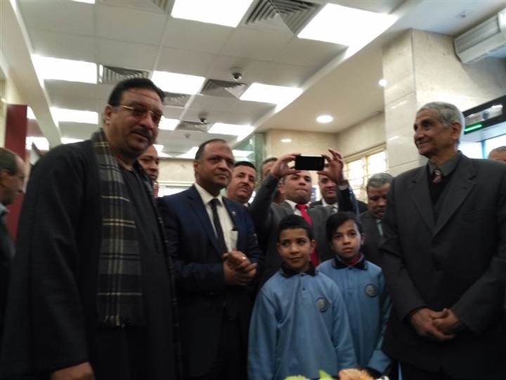 بالصور.. 4 تلاميذ أشقاء يتبرعون بـ "حصالتهم" لـ "تحيا مصر" بالصور.. 4 تلاميذ أشقاء يتبرعون بـ "حصالتهم" لـ "تحيا مصر"