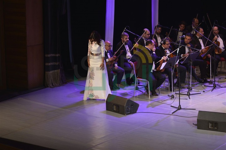 بالصور.. الفنانة ياسمين علي تبدع على مسرح الجمهورية بالصور.. الفنانة ياسمين علي تبدع على مسرح الجمهورية