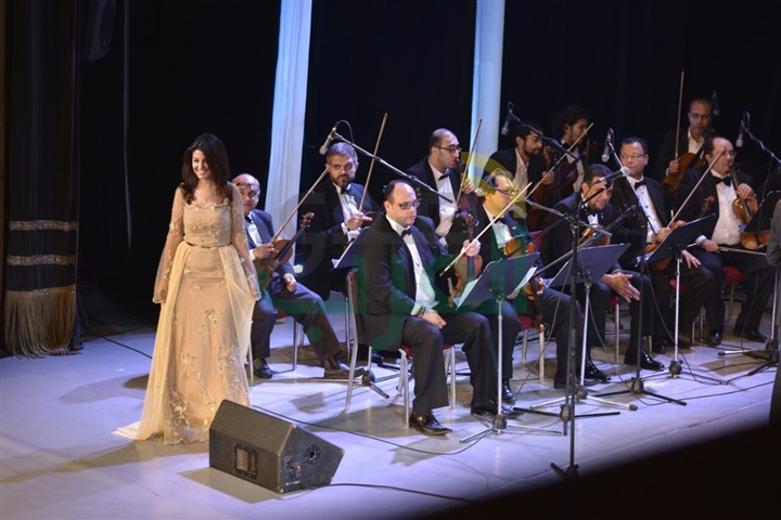 بالصور.. الفنانة ياسمين علي تبدع على مسرح الجمهورية بالصور.. الفنانة ياسمين علي تبدع على مسرح الجمهورية