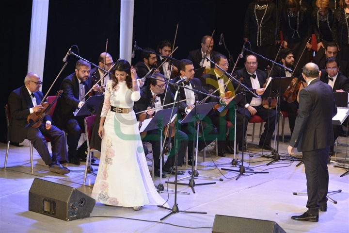 بالصور.. الفنانة ياسمين علي تبدع على مسرح الجمهورية بالصور.. الفنانة ياسمين علي تبدع على مسرح الجمهورية