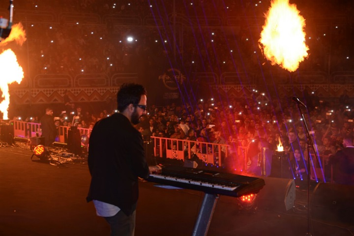 بالصور .. فريق "شارموفرز" وأحمد عصام يشعلون استاد القاهرة بالصور .. فريق "شارموفرز" وأحمد عصام يشعلون استاد القاهرة