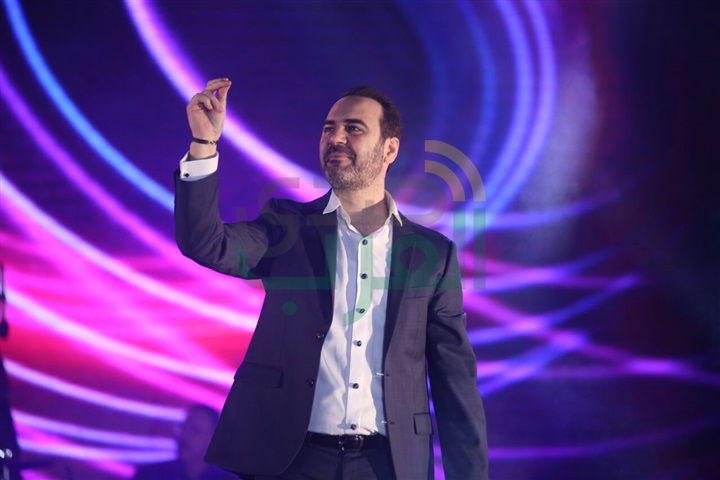 بالصور.. حماقي يتألق في حفل إستاد القاهرة ويلتقي بـ"جسار" في الكواليس بالصور.. حماقي يتألق في حفل إستاد القاهرة ويلتقي بـ"جسار" في الكواليس