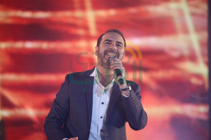 بالصور.. حماقي يتألق في حفل إستاد القاهرة ويلتقي بـ"جسار" في الكواليس بالصور.. حماقي يتألق في حفل إستاد القاهرة ويلتقي بـ"جسار" في الكواليس