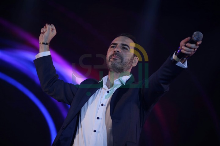 بالصور.. حماقي يتألق في حفل إستاد القاهرة ويلتقي بـ"جسار" في الكواليس بالصور.. حماقي يتألق في حفل إستاد القاهرة ويلتقي بـ"جسار" في الكواليس