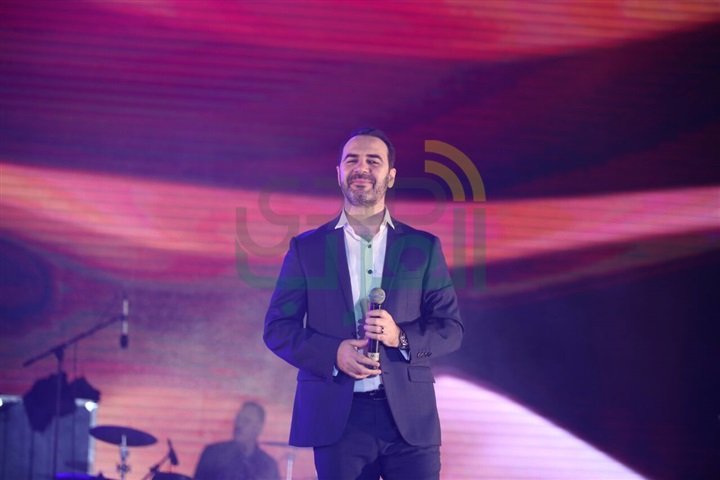بالصور.. حماقي يتألق في حفل إستاد القاهرة ويلتقي بـ"جسار" في الكواليس بالصور.. حماقي يتألق في حفل إستاد القاهرة ويلتقي بـ"جسار" في الكواليس