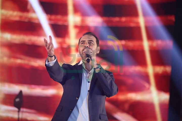 بالصور.. حماقي يتألق في حفل إستاد القاهرة ويلتقي بـ"جسار" في الكواليس بالصور.. حماقي يتألق في حفل إستاد القاهرة ويلتقي بـ"جسار" في الكواليس