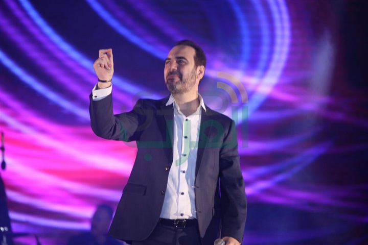 بالصور.. حماقي يتألق في حفل إستاد القاهرة ويلتقي بـ"جسار" في الكواليس بالصور.. حماقي يتألق في حفل إستاد القاهرة ويلتقي بـ"جسار" في الكواليس
