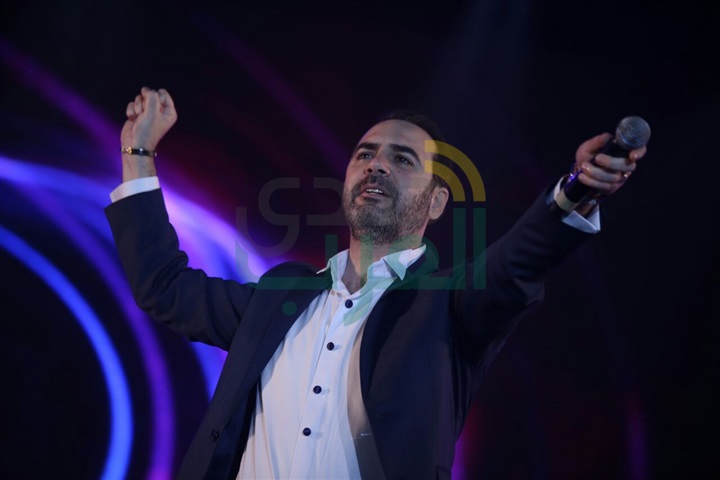بالصور.. حماقي يتألق في حفل إستاد القاهرة ويلتقي بـ"جسار" في الكواليس بالصور.. حماقي يتألق في حفل إستاد القاهرة ويلتقي بـ"جسار" في الكواليس