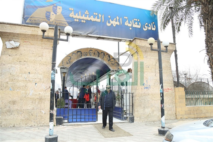 بالصور.. وفد من الفنانين يتوجه للإسماعيلية لزيارة أقباط العريش 