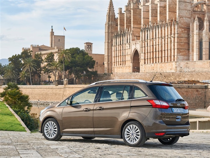 فورد تواصل التألق مع طراز Grand C- Max العائلى الجديد فورد تواصل التألق مع طراز Grand C- Max العائلى الجديد