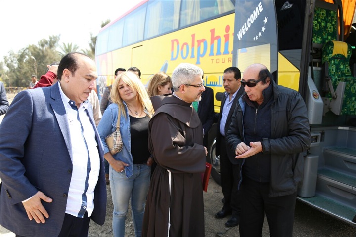 بالصور .. نجوم الفن في الإسماعلية لزيارة أقباط العريش بالصور .. نجوم الفن في الإسماعلية لزيارة أقباط العريش