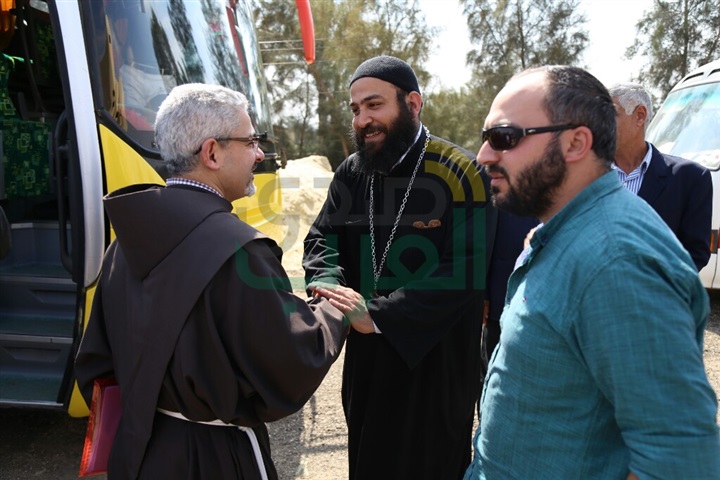 بالصور .. نجوم الفن في الإسماعلية لزيارة أقباط العريش بالصور .. نجوم الفن في الإسماعلية لزيارة أقباط العريش