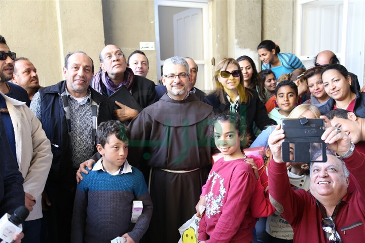 بالصور .. نجوم الفن في الإسماعلية لزيارة أقباط العريش بالصور .. نجوم الفن في الإسماعلية لزيارة أقباط العريش