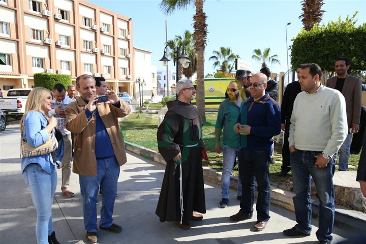 بالصور .. نجوم الفن في الإسماعلية لزيارة أقباط العريش بالصور .. نجوم الفن في الإسماعلية لزيارة أقباط العريش