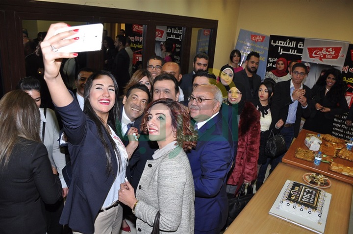 بالصور .. احتفال ماهر عبد العزيز بالمذعين الجدد فى "نغم اف ام" بالصور .. احتفال ماهر عبد العزيز بالمذعين الجدد فى "نغم اف ام"