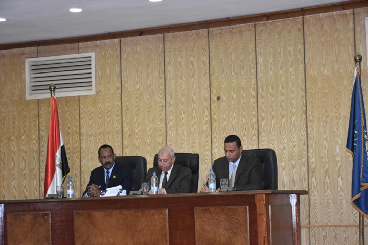 بالصور .. محافظ أسوان يترأس جلسة الإستماع التشاورية الثانية لمناقشة المخطط الإستراتيجى المقترح لأسوان 2052