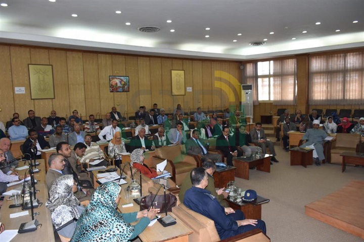 بالصور .. محافظ أسوان يترأس جلسة الإستماع التشاورية الثانية لمناقشة المخطط الإستراتيجى المقترح لأسوان 2052