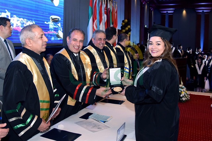 سلطان يشهد حفل تخرج طلاب اﻷكاديمية العربية للعلوم والتكنولوجيا " بكالوريوس-دفعة 2017 " 