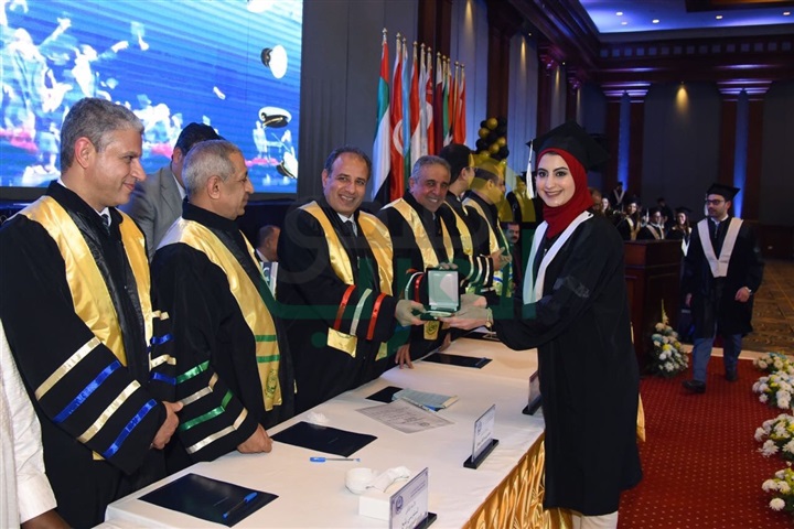 سلطان يشهد حفل تخرج طلاب اﻷكاديمية العربية للعلوم والتكنولوجيا " بكالوريوس-دفعة 2017 " 