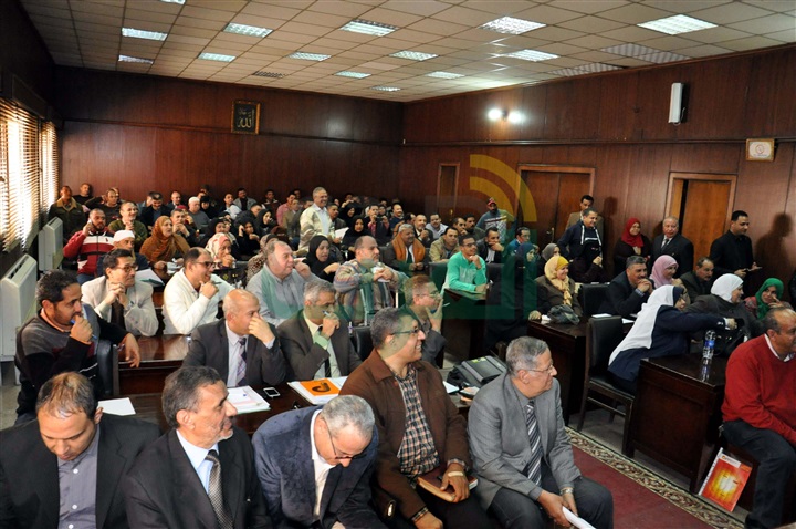 بالصور.. محافظ القليوبية يشدد على متابعة طلبات المواطنين وحل مشاكلهم