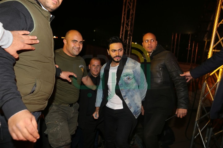 بالصور .. تامر حسني يشعل حفل الأهرام الكندية بالصور .. تامر حسني يشعل حفل الأهرام الكندية