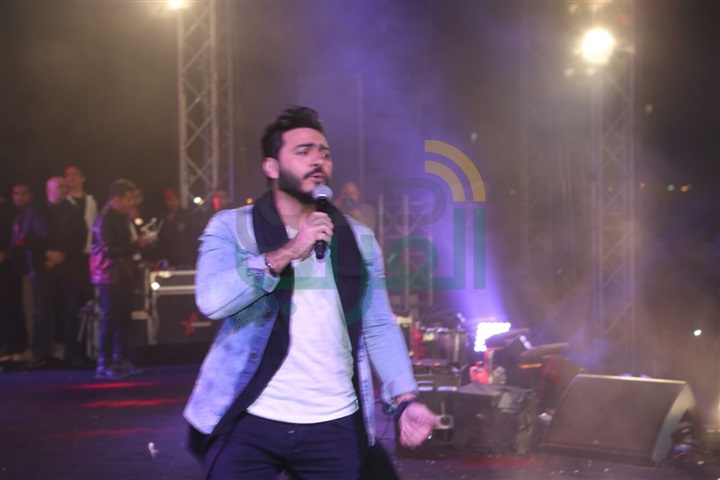 بالصور .. تامر حسني يشعل حفل الأهرام الكندية بالصور .. تامر حسني يشعل حفل الأهرام الكندية
