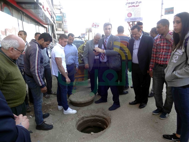 بالصور .. وفد الوكالة الأمريكية للتنمية الدولية يتفقد المناطق التجريبية لمشروع خفض كميات المياه الغير محاسب عليها بسوهاج